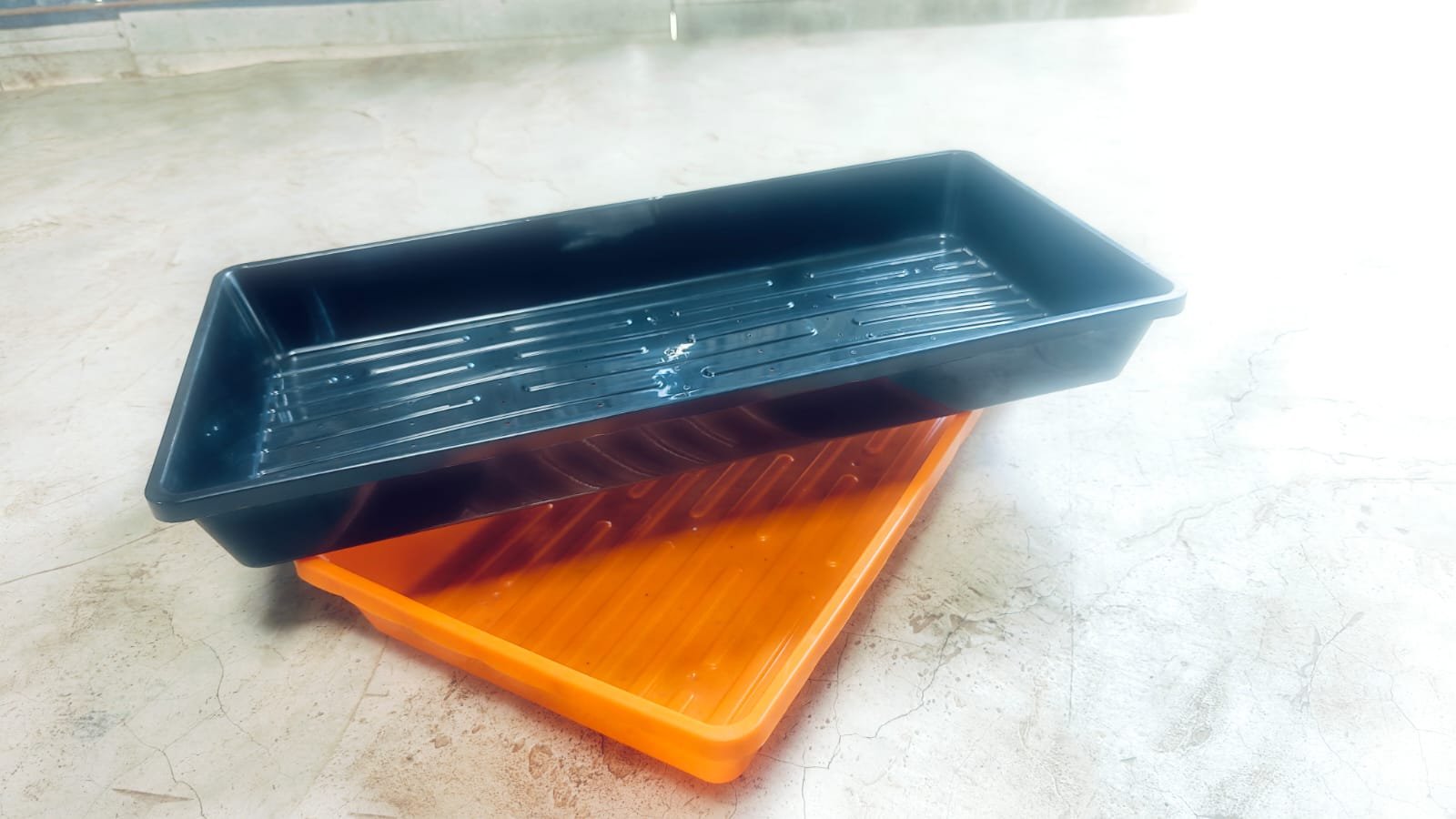 Saffron Aeroponic Tray
